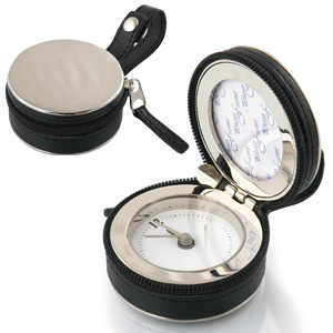 Часы-будильник дорожные с фоторамкой; черный; D=4,7 см; искусственная кожа, металл; лазерная гравиро